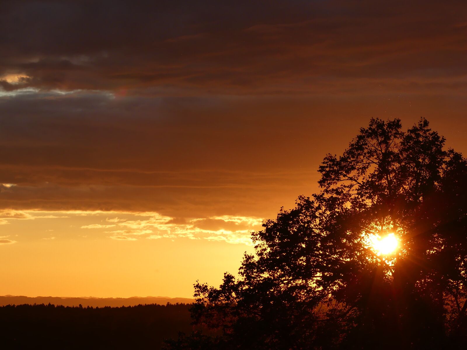 Panasonic Lumix DMC-FZ300 sample photo. Sunset, evening, dark photography