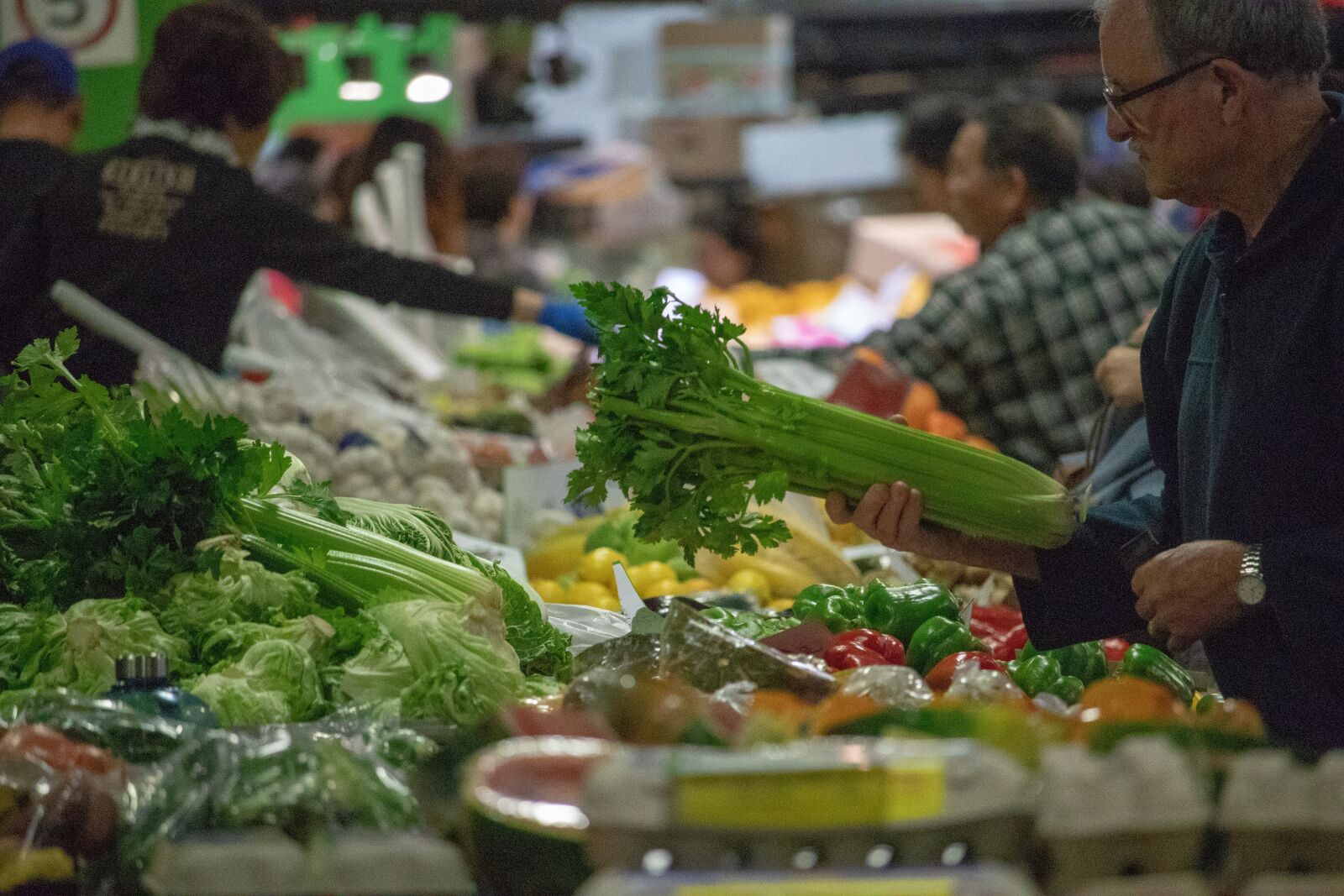 Canon EF-S 55-250mm F4-5.6 IS STM sample photo. Market, vegetables, fresh photography