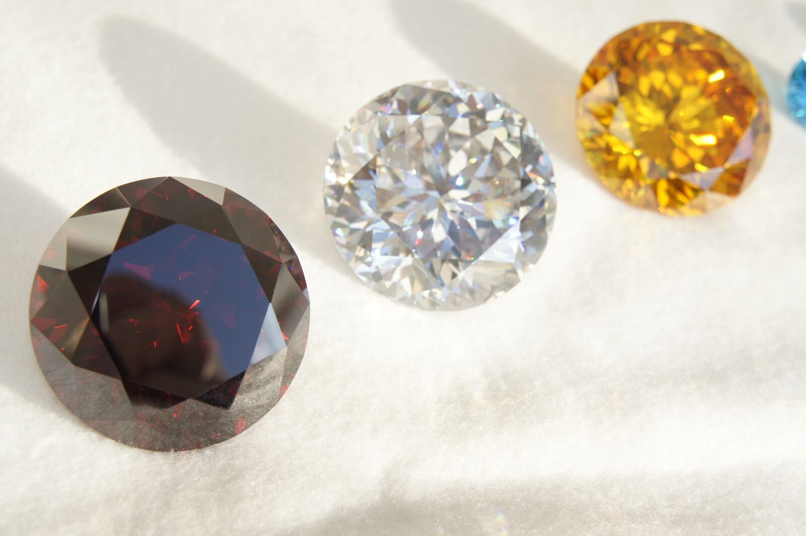 Sony Alpha NEX-3 + Sony E 18-55mm F3.5-5.6 OSS sample photo. Crystal, stone, diamond photography