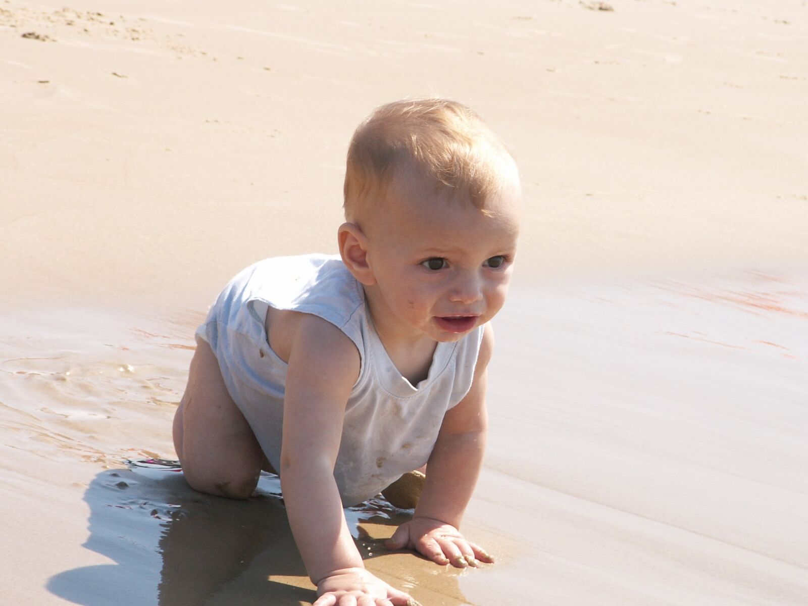 KONICA MINOLTA DiMAGE Z3 sample photo. Baby, beach, child photography