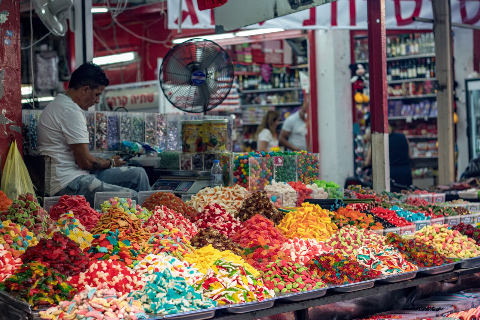 Canon EOS 800D (EOS Rebel T7i / EOS Kiss X9i) sample photo. Marketplace, candy, sweets photography