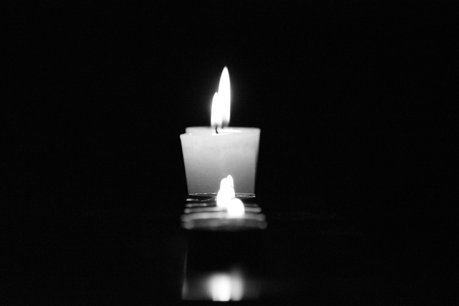 Nikon D5600 sample photo. Candles, light, dark photography