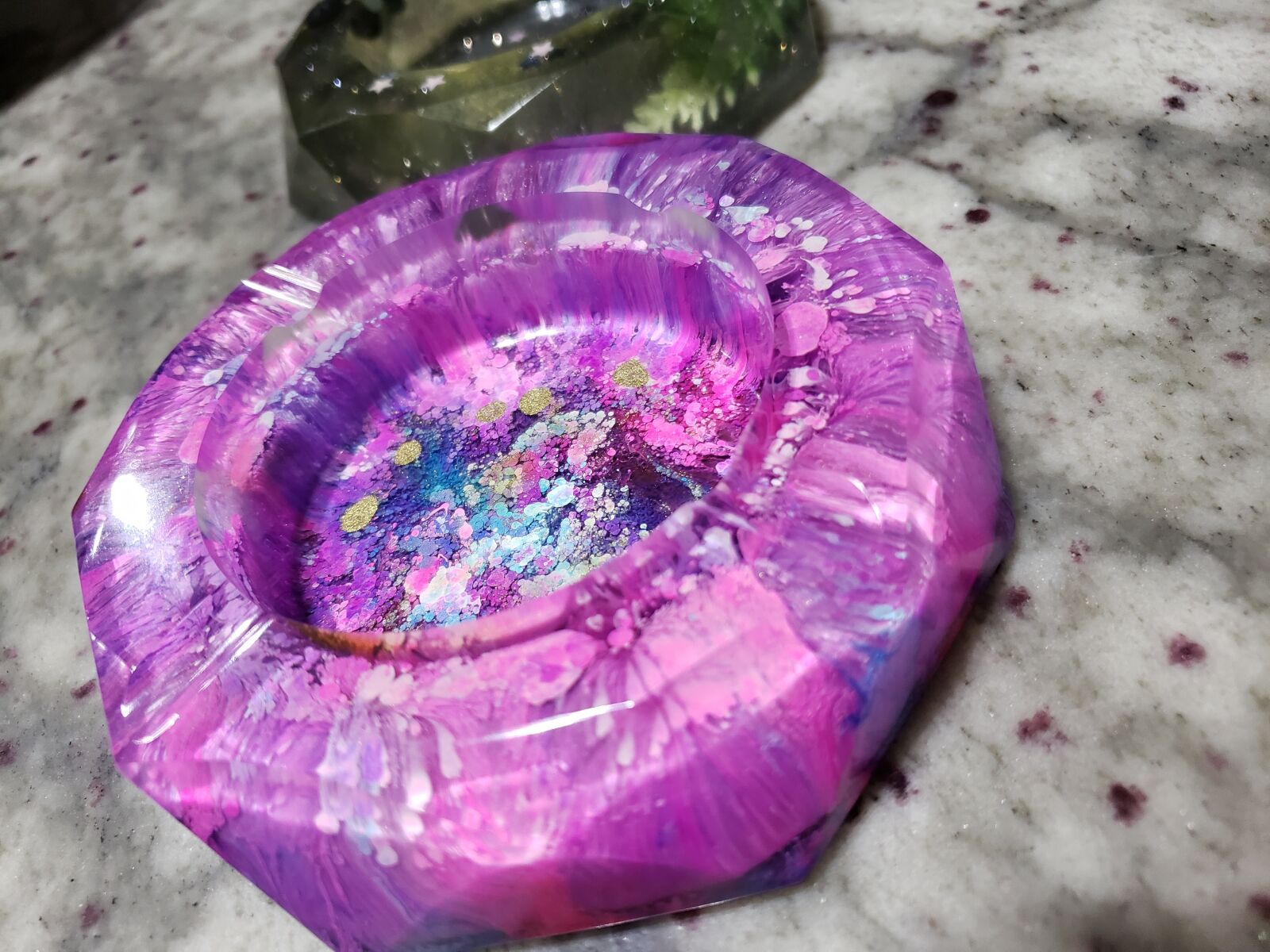 Samsung Galaxy S9+ sample photo. Resin, ashtray, ink photography