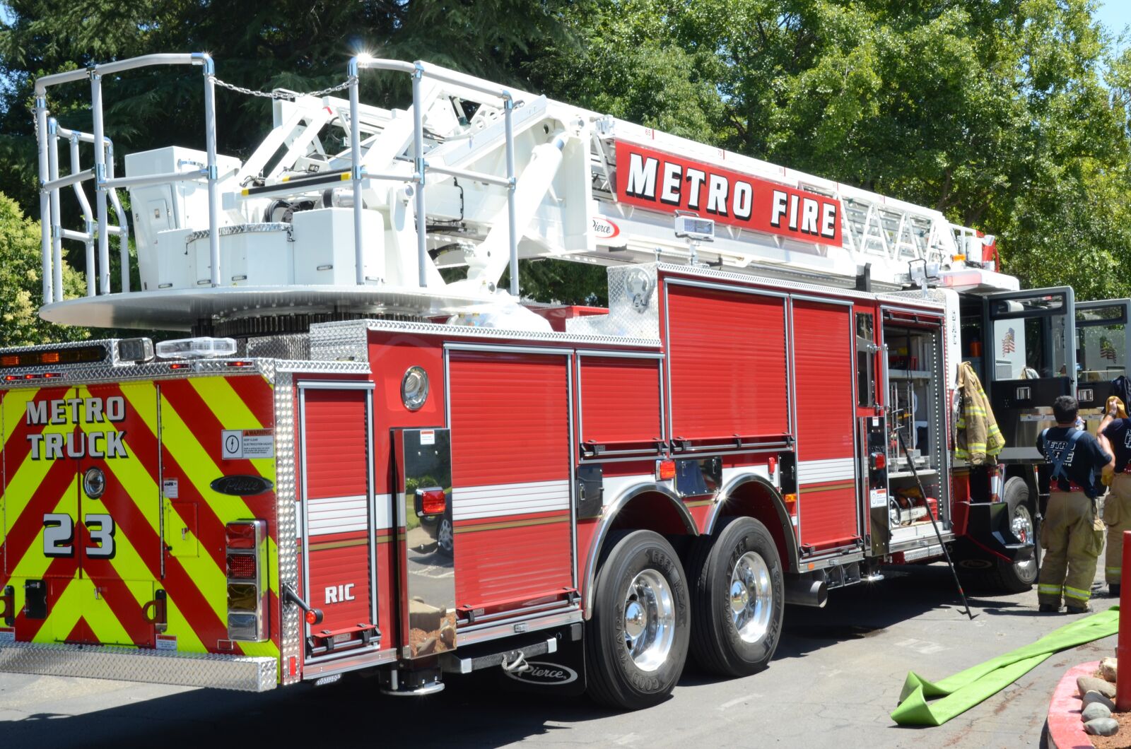Nikon D7000 sample photo. Fire truck, ladder truck photography