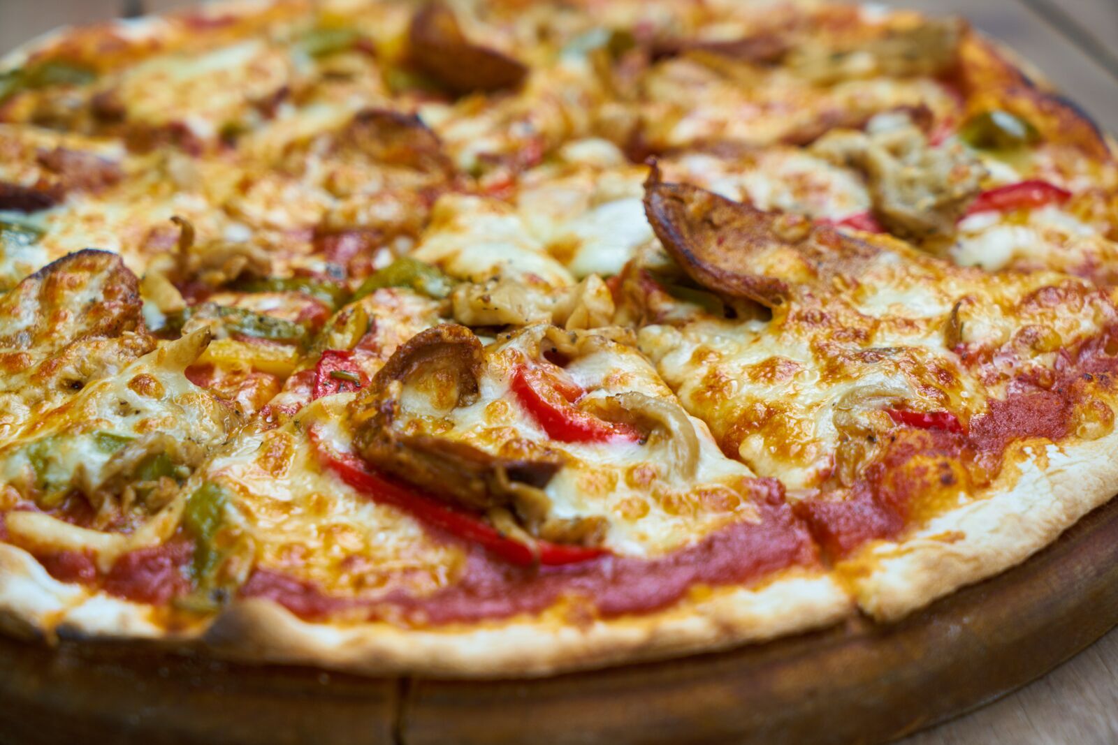 Sony a7R II sample photo. Pizza, cheese, food photography