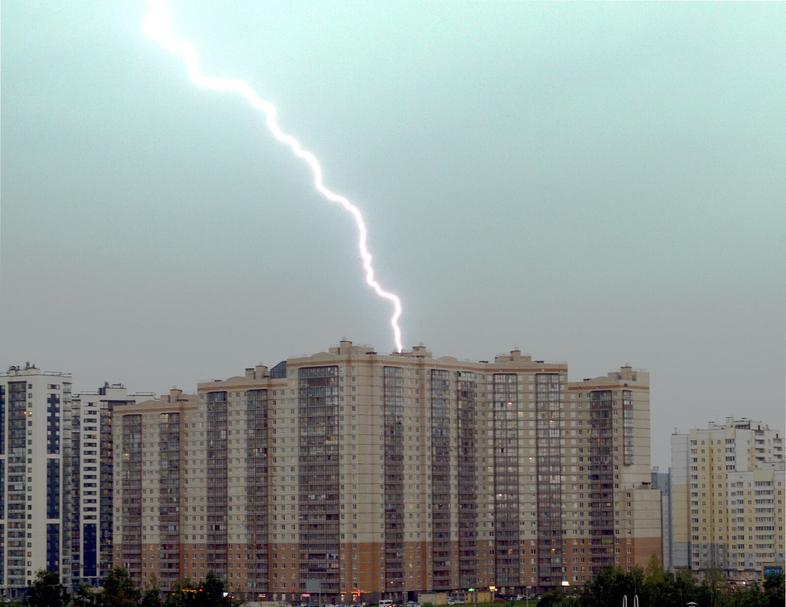 Nikon D5100 sample photo. Night, lightning, home photography