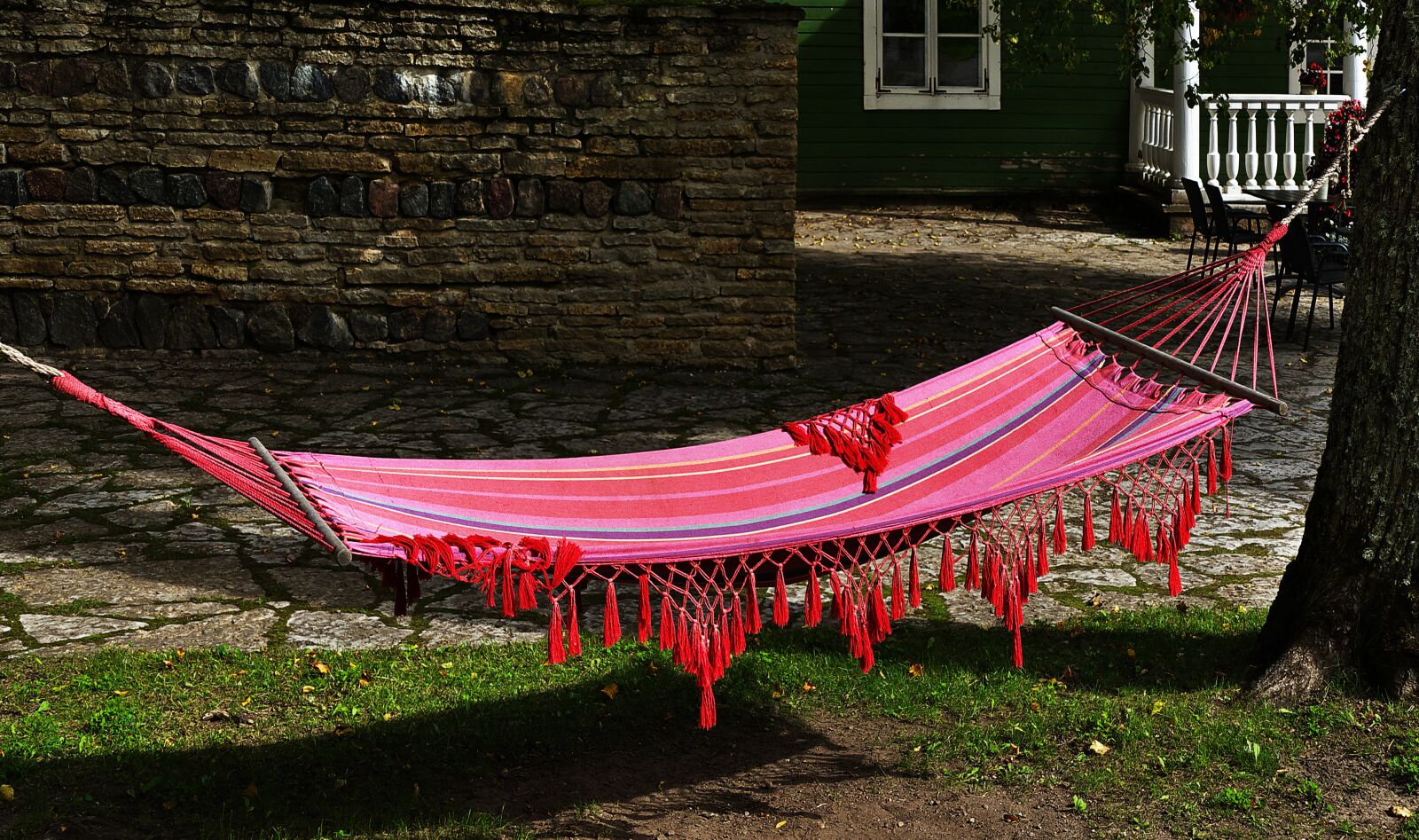 Panasonic Lumix DMC-FZ1000 sample photo. Hammock, rest, resting place photography