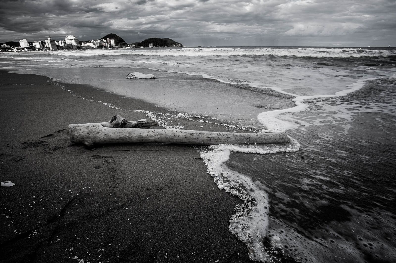 Canon EOS 5D Mark II sample photo. Sea, waves, wood photography