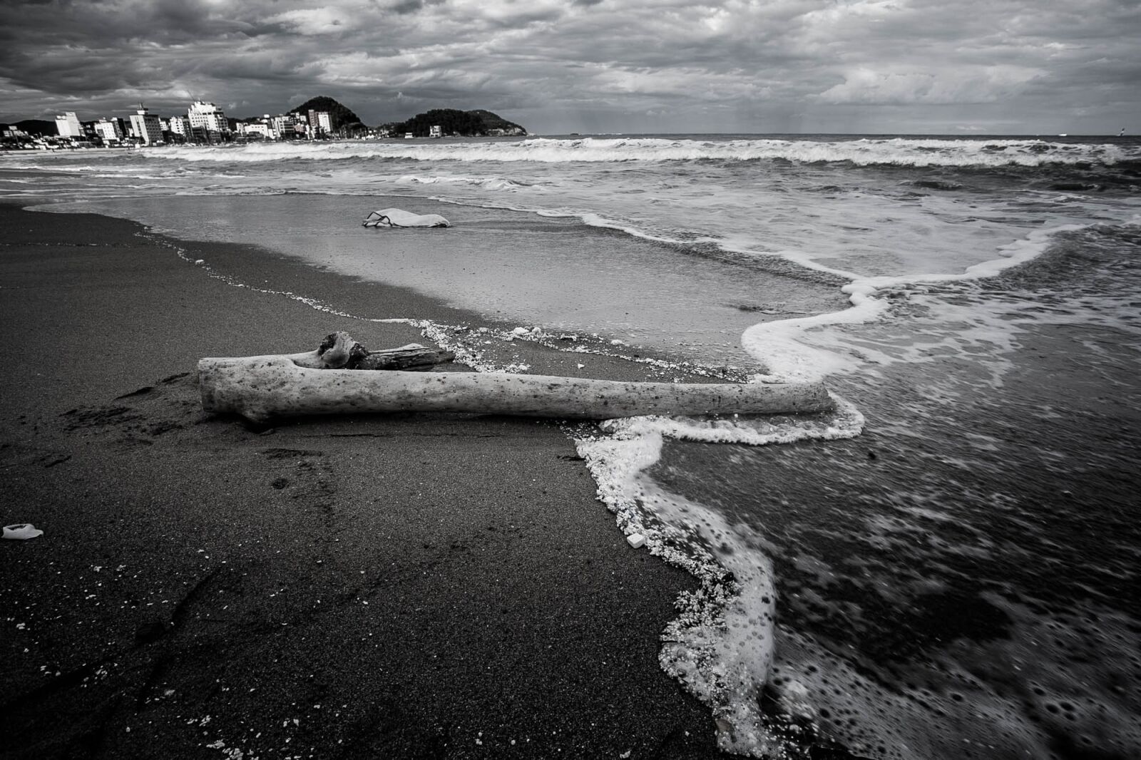 Canon EOS 5D Mark II + Canon EF 17-40mm F4L USM sample photo. Sea, waves, wood photography