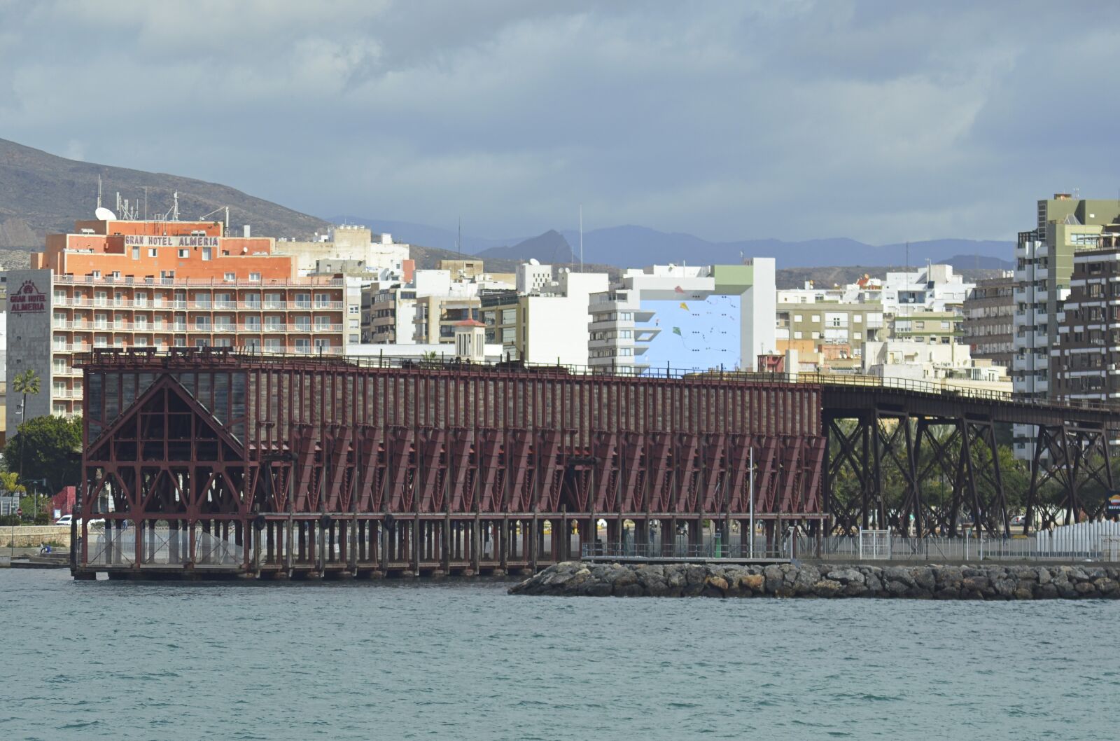 Canon EOS 700D (EOS Rebel T5i / EOS Kiss X7i) sample photo. Body of water, city photography