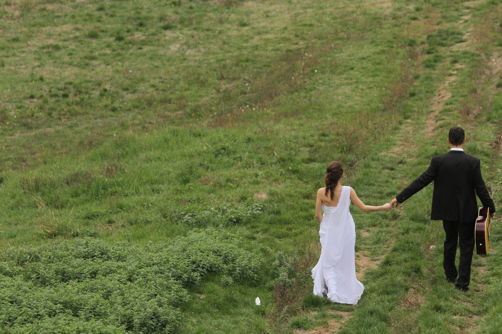 Canon EF 70-200mm F2.8L IS USM sample photo. Bride, downhill, groom, guitar photography