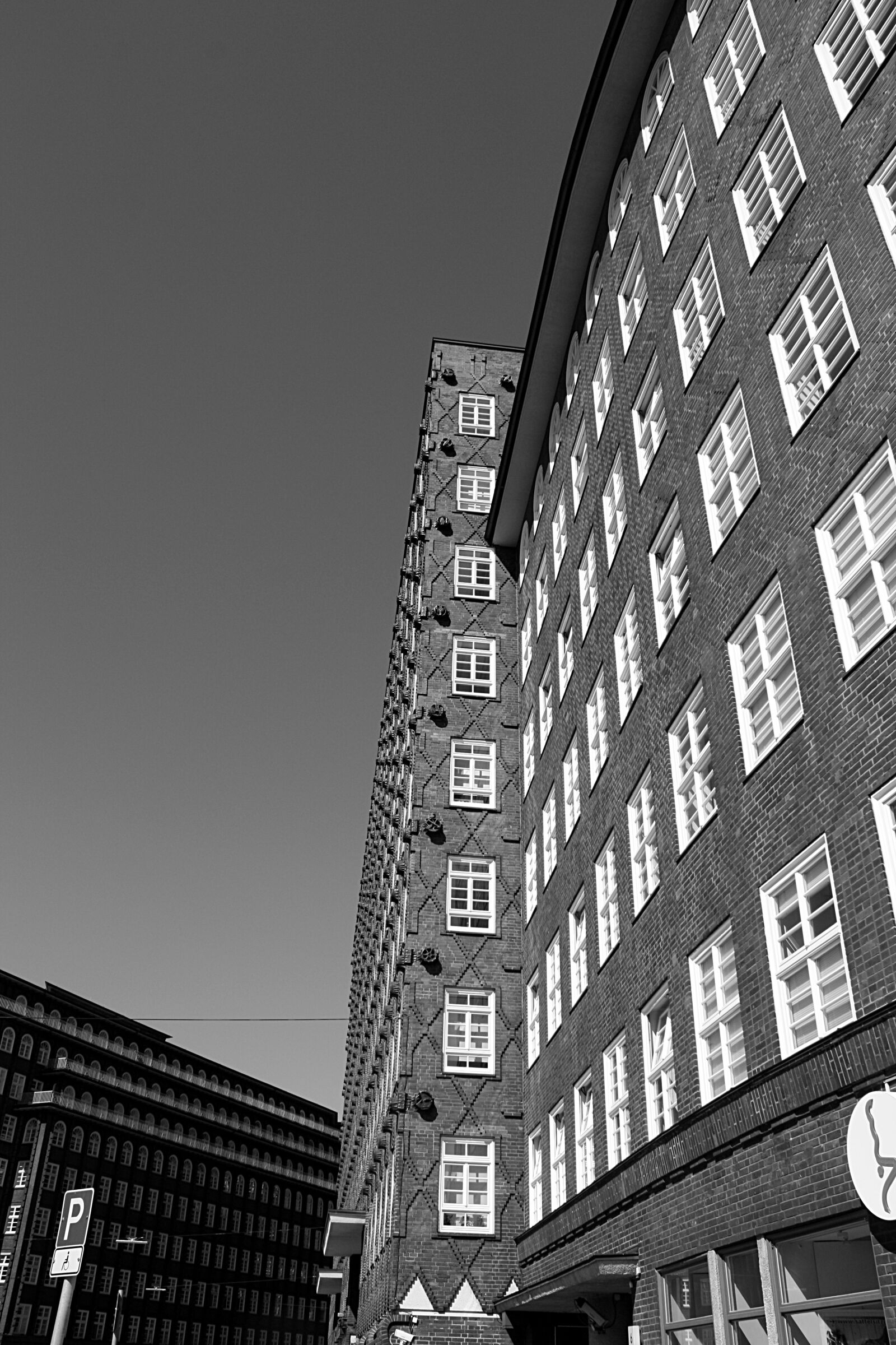Canon EOS 450D (EOS Rebel XSi / EOS Kiss X2) sample photo. Hamburg, chile-house, architecture photography