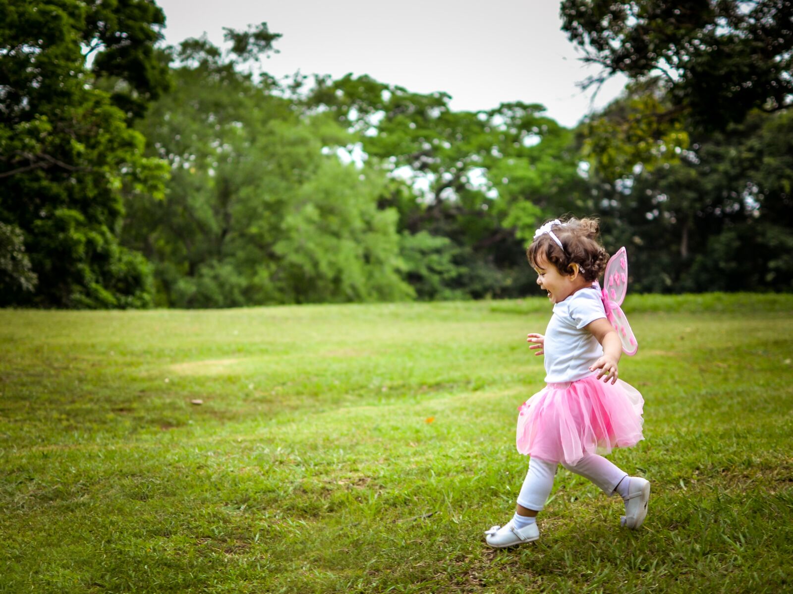 Nikon D5100 sample photo. Costumes, lawn, princess photography