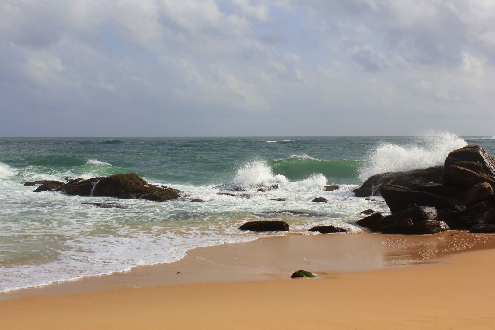 Canon EOS 550D (EOS Rebel T2i / EOS Kiss X4) sample photo. Sri lanka, beach, ocean photography