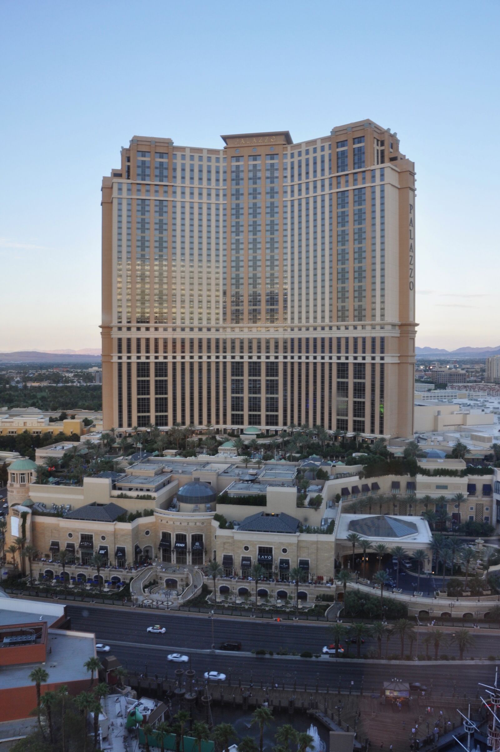 Nikon D5000 sample photo. Las vegas, hotel, architecture photography