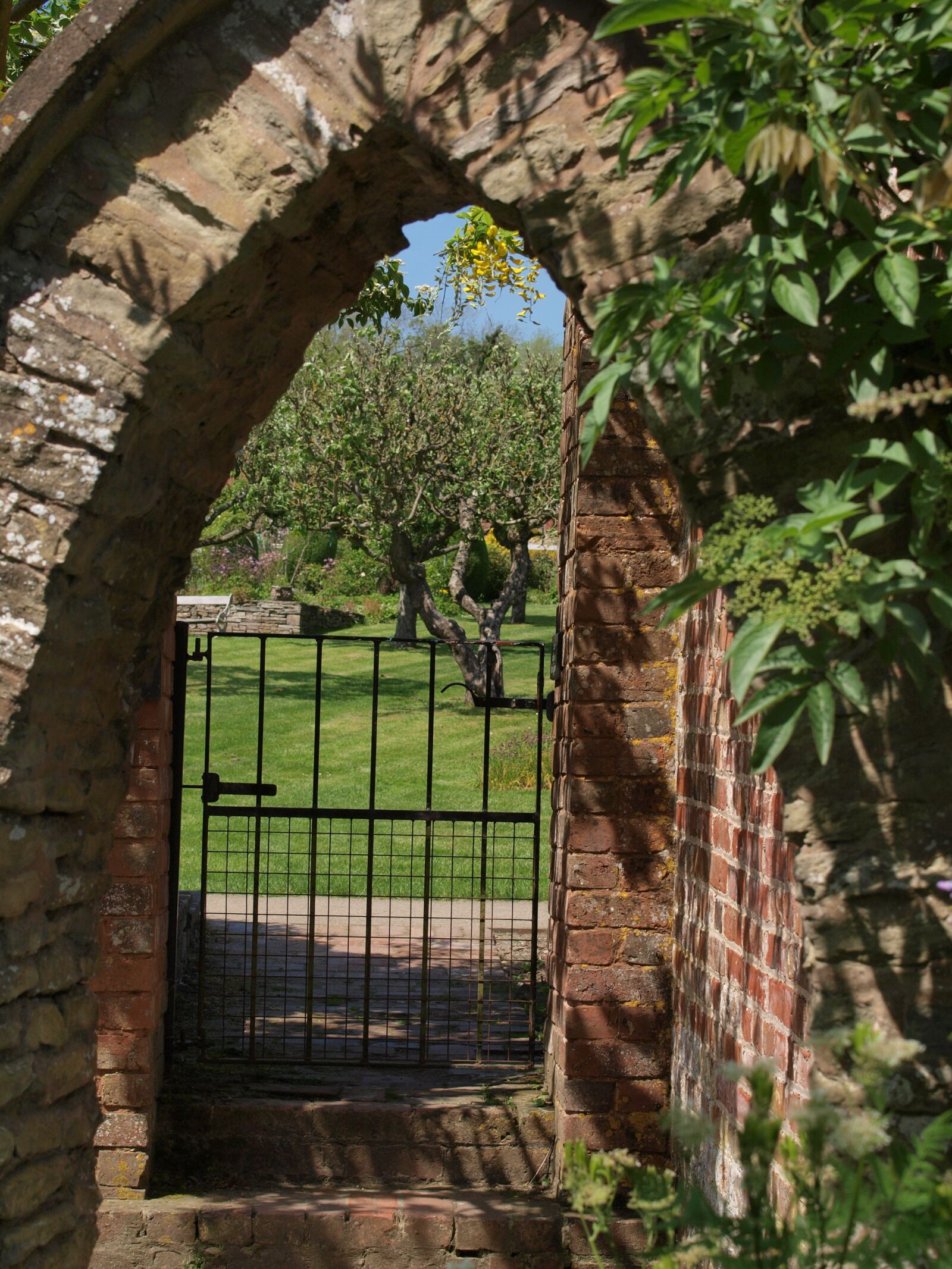Olympus E-520 (EVOLT E-520) sample photo. Arch, gate, ruin photography