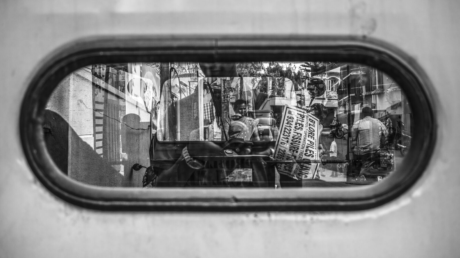 Nikon D5200 sample photo. Reflection, mirror, street photography
