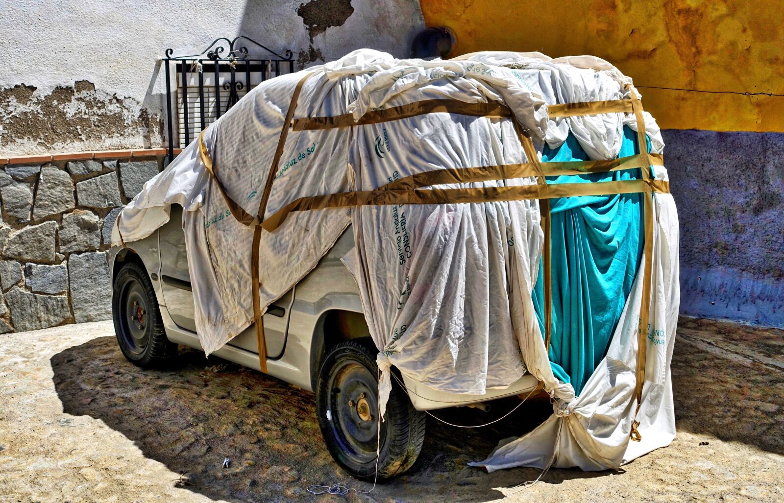Sony Cyber-shot DSC-RX100 III sample photo. Car, wrapped, covered photography