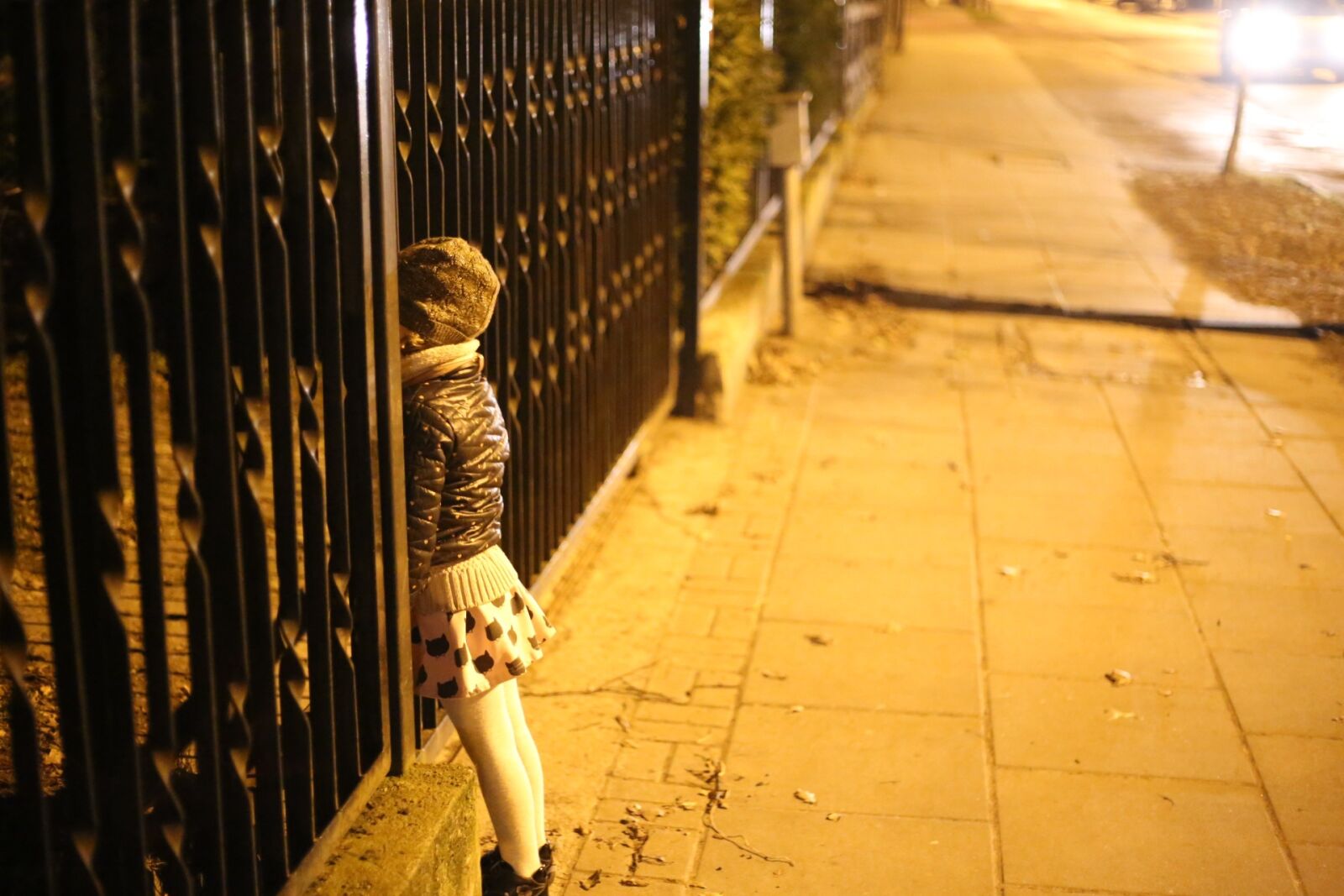 Canon EOS 5D Mark III sample photo. Snooping, the little girl photography