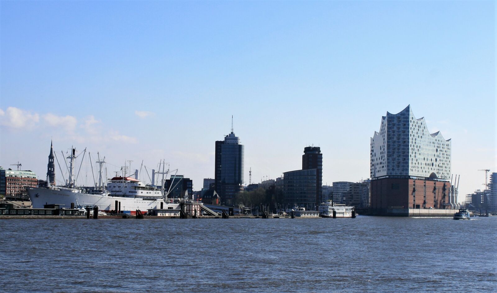 Canon EOS 400D (EOS Digital Rebel XTi / EOS Kiss Digital X) sample photo. Hamburg, elbe, elbe philharmonic photography