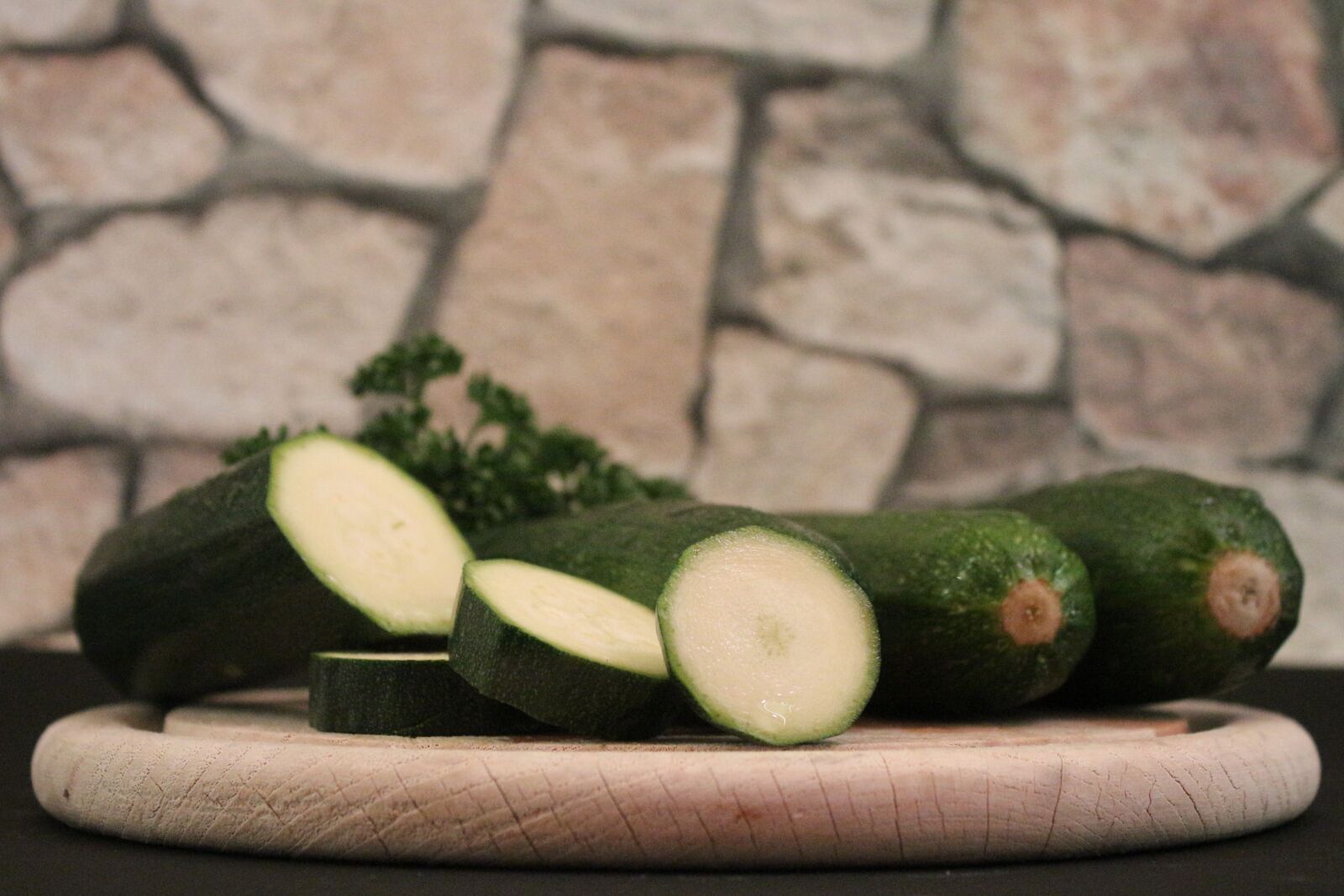Canon EF-S 18-55mm F3.5-5.6 IS sample photo. Zucchini, vegetables, food photography