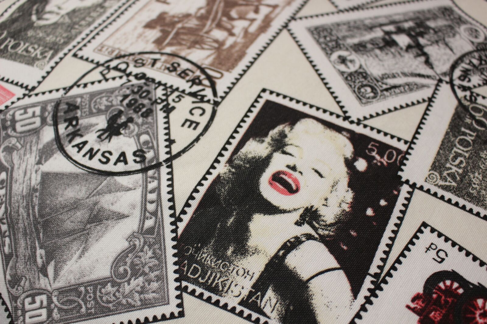 Canon EOS 100D (EOS Rebel SL1 / EOS Kiss X7) sample photo. Stamps, marilyn, movie star photography