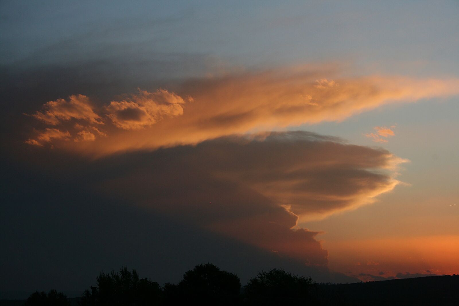 Canon EOS 400D (EOS Digital Rebel XTi / EOS Kiss Digital X) sample photo. Sky, sunset, clouds photography
