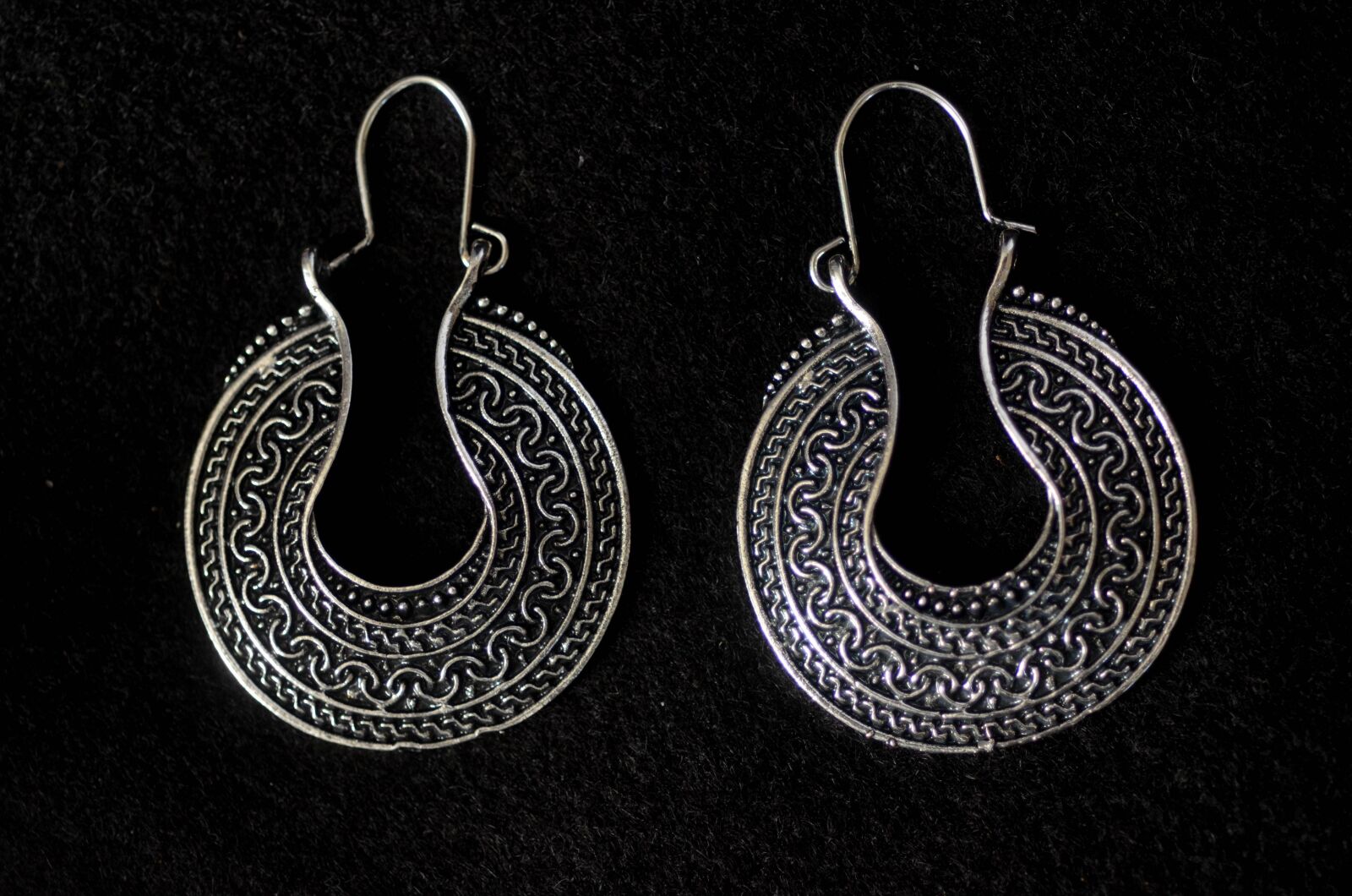 Nikon D7000 sample photo. Hoops, earrings, silver photography