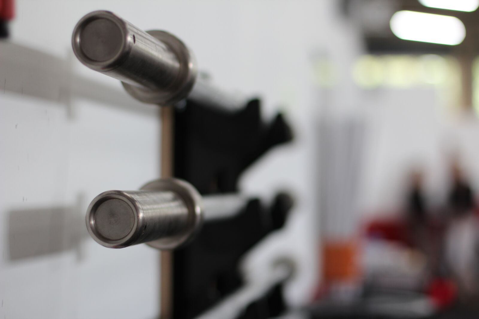 Canon EOS 600D (Rebel EOS T3i / EOS Kiss X5) + Canon EF 50mm F1.4 USM sample photo. Weight, dumbbells, barbell photography