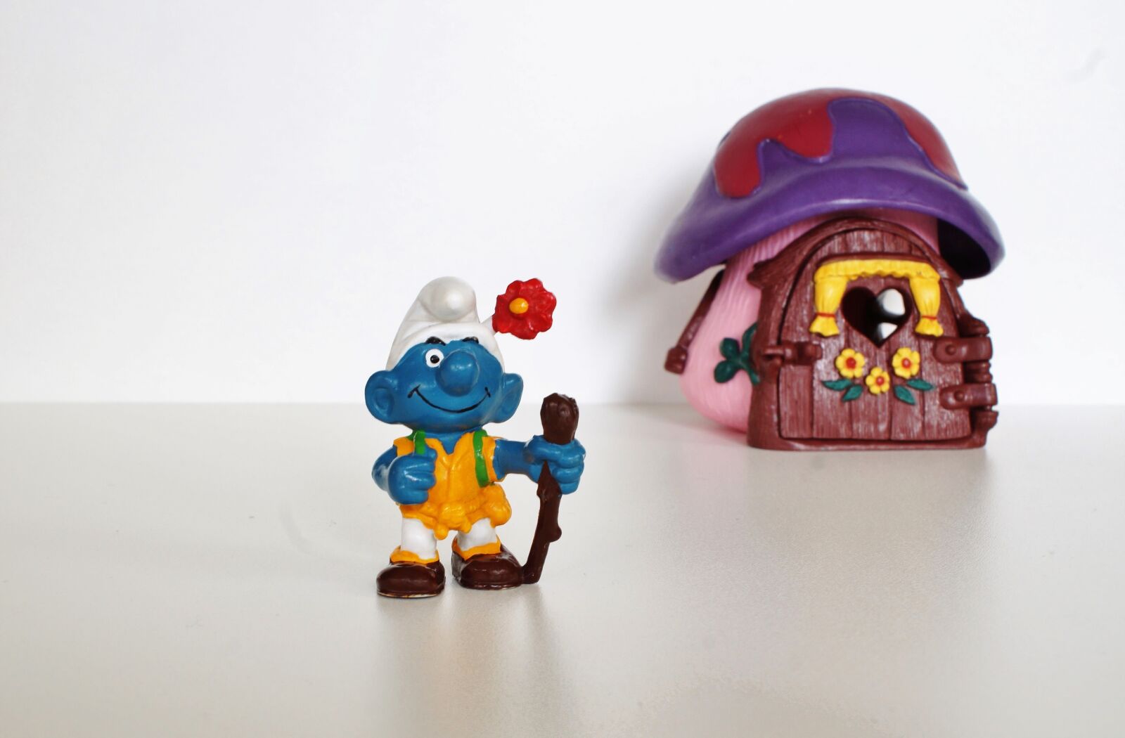 Sony DT 18-70mm F3.5-5.6 sample photo. Smurf, smurfs, figure photography