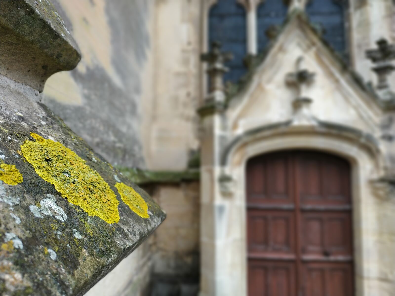 Xiaomi Redmi Note 5 sample photo. Church, door, building photography