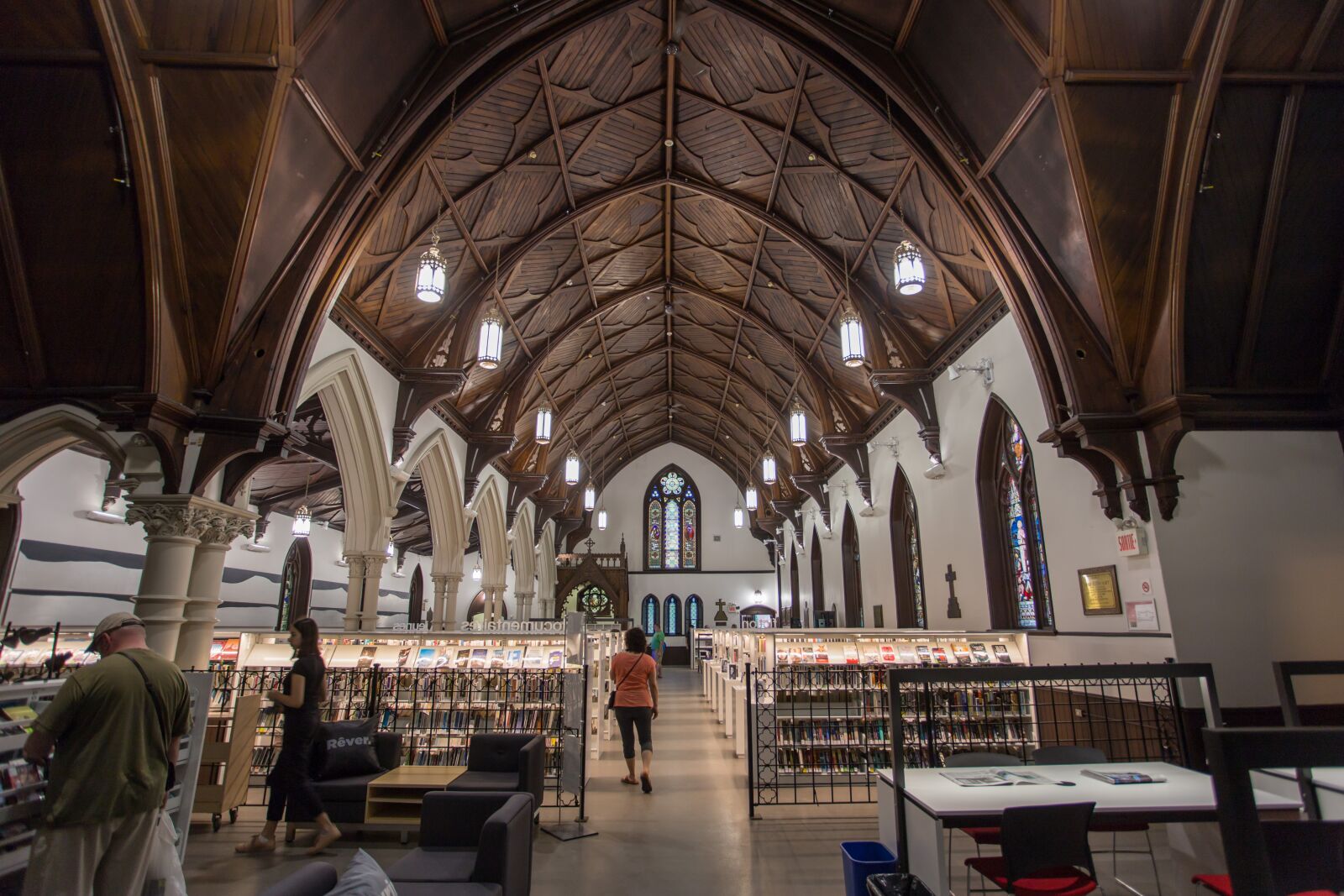 Canon EOS 6D + Canon EF 17-40mm F4L USM sample photo. Library, church, architecture photography