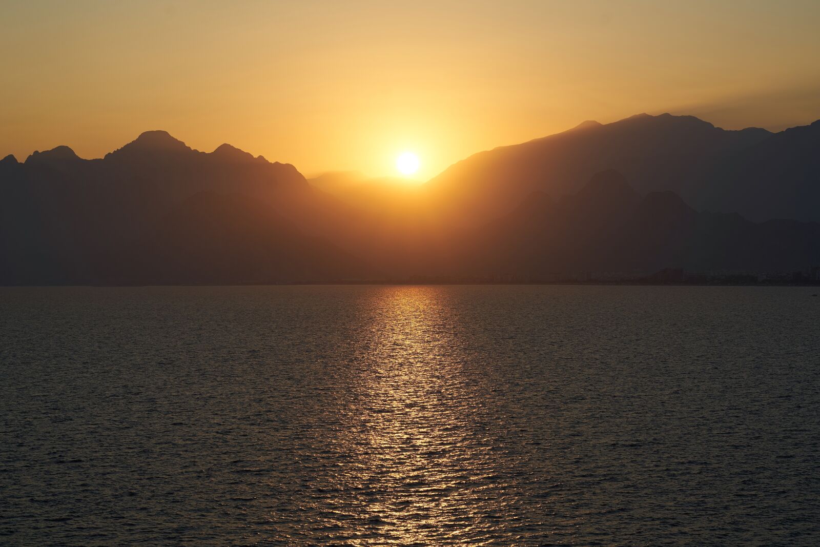 Sigma 85mm F1.4 DG HSM Art sample photo. Landscape, sunset, solar photography
