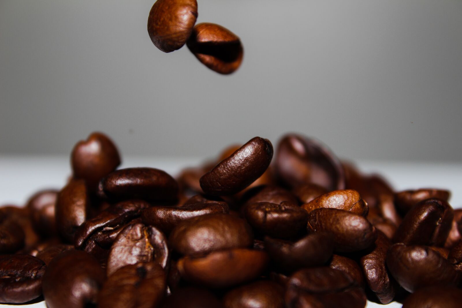 Canon EOS 600D (Rebel EOS T3i / EOS Kiss X5) sample photo. Coffee, slow, motion, falling photography