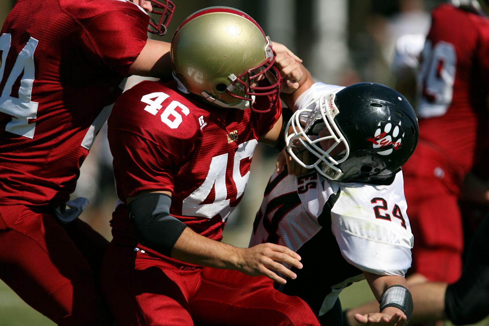 Canon EOS-1D Mark II N sample photo. Football, tackle, american football photography