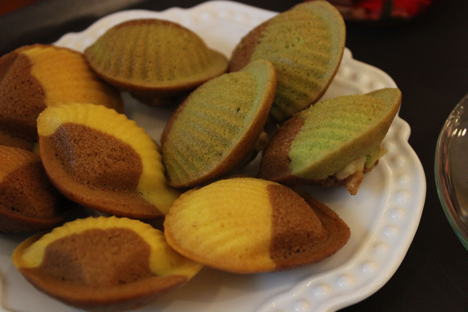 Canon EOS 600D (Rebel EOS T3i / EOS Kiss X5) sample photo. Madeleine, dessert, break photography