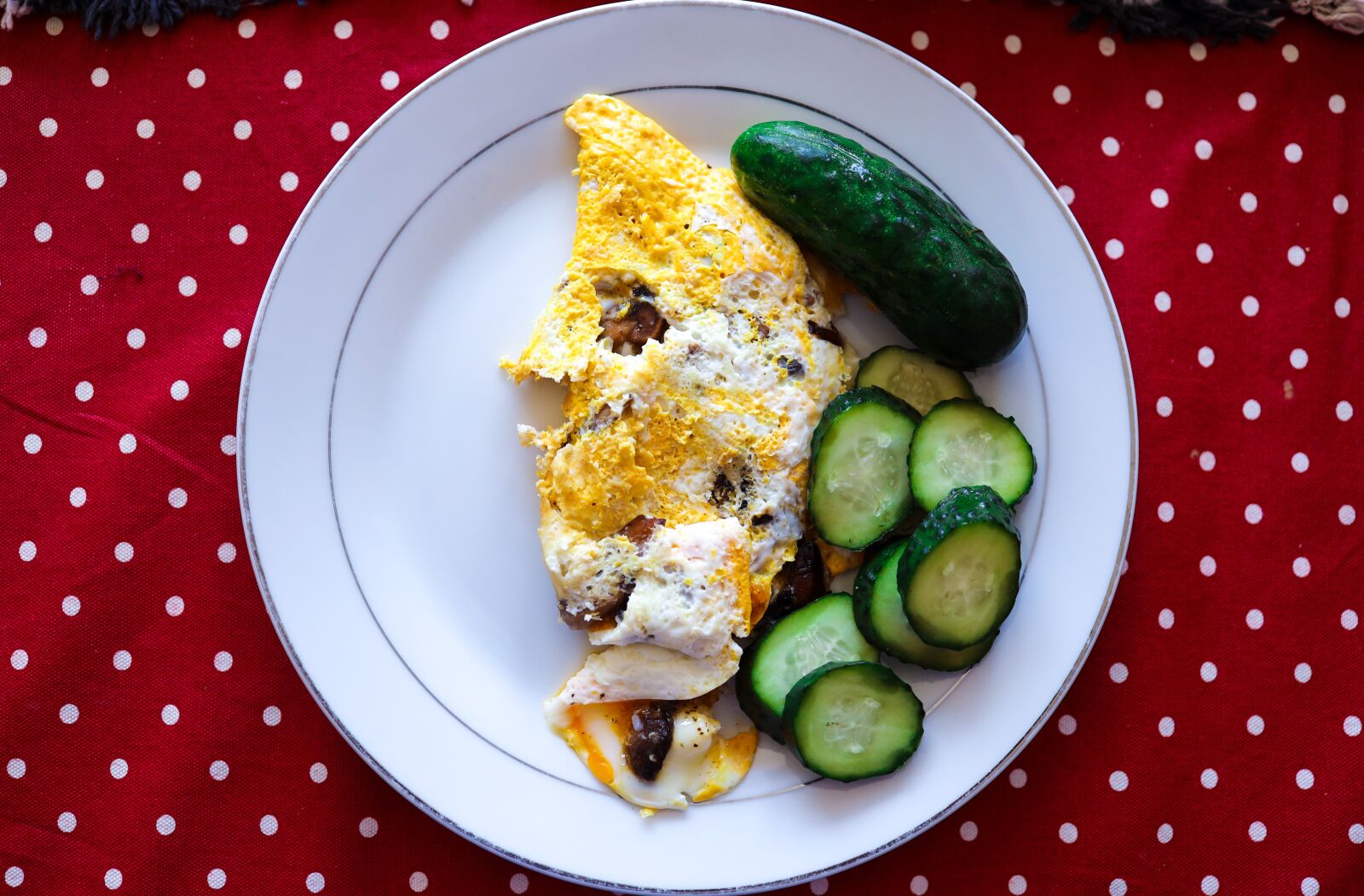 Canon EOS R + Canon RF 35mm F1.8 IS STM Macro sample photo. Omelette, eggs, breakfast photography