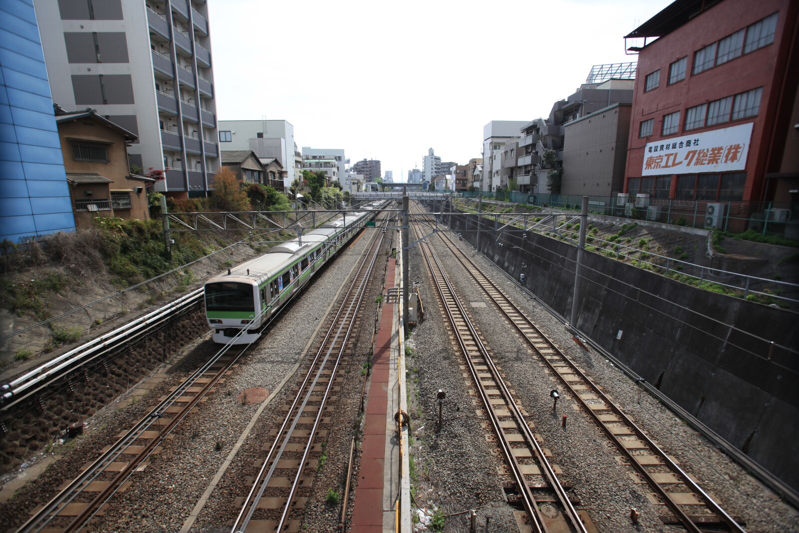 Canon EOS 5D Mark II sample photo. Train, japan, ikebukuro photography