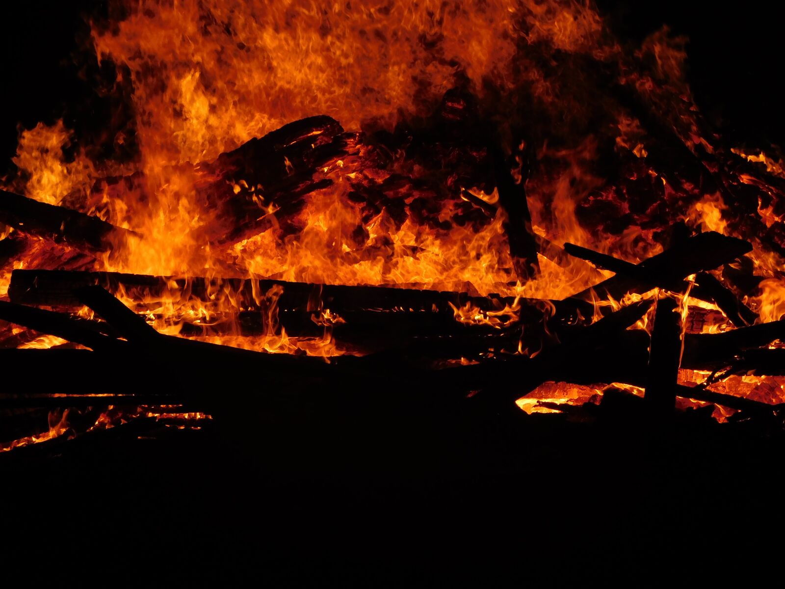 Nikon Coolpix L840 sample photo. Flame, burn, campfire photography