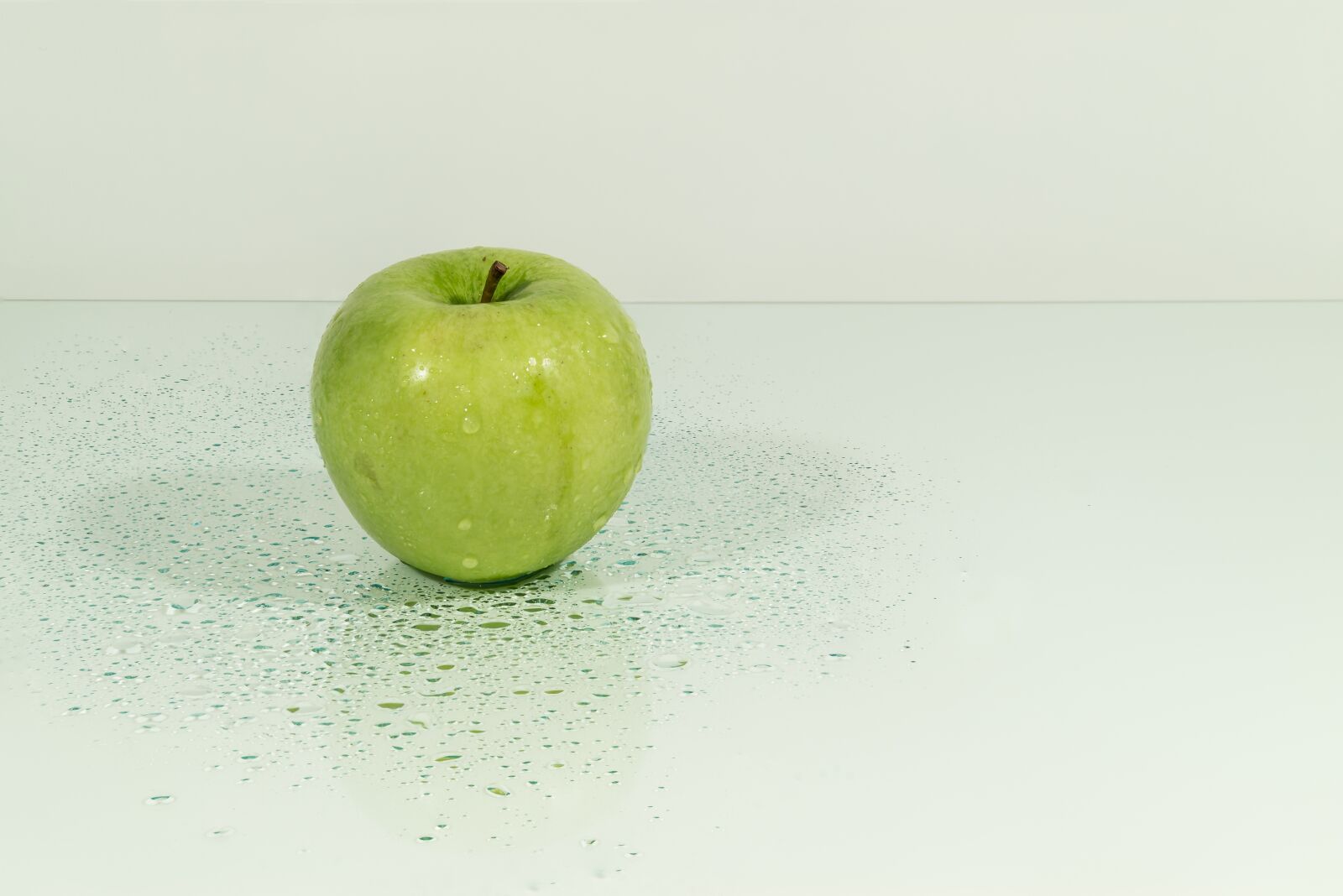 Sony DT 18-55mm F3.5-5.6 SAM II sample photo. Apple, fruit, juice photography
