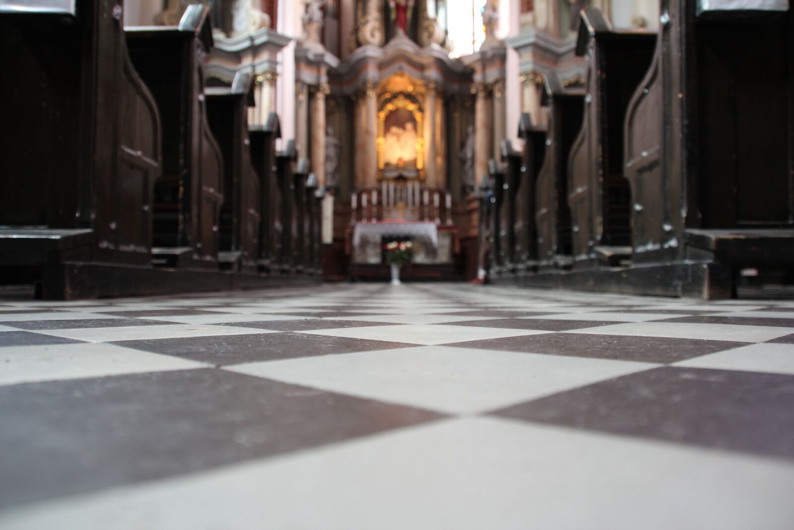 Canon EOS 600D (Rebel EOS T3i / EOS Kiss X5) sample photo. Church, going to church photography