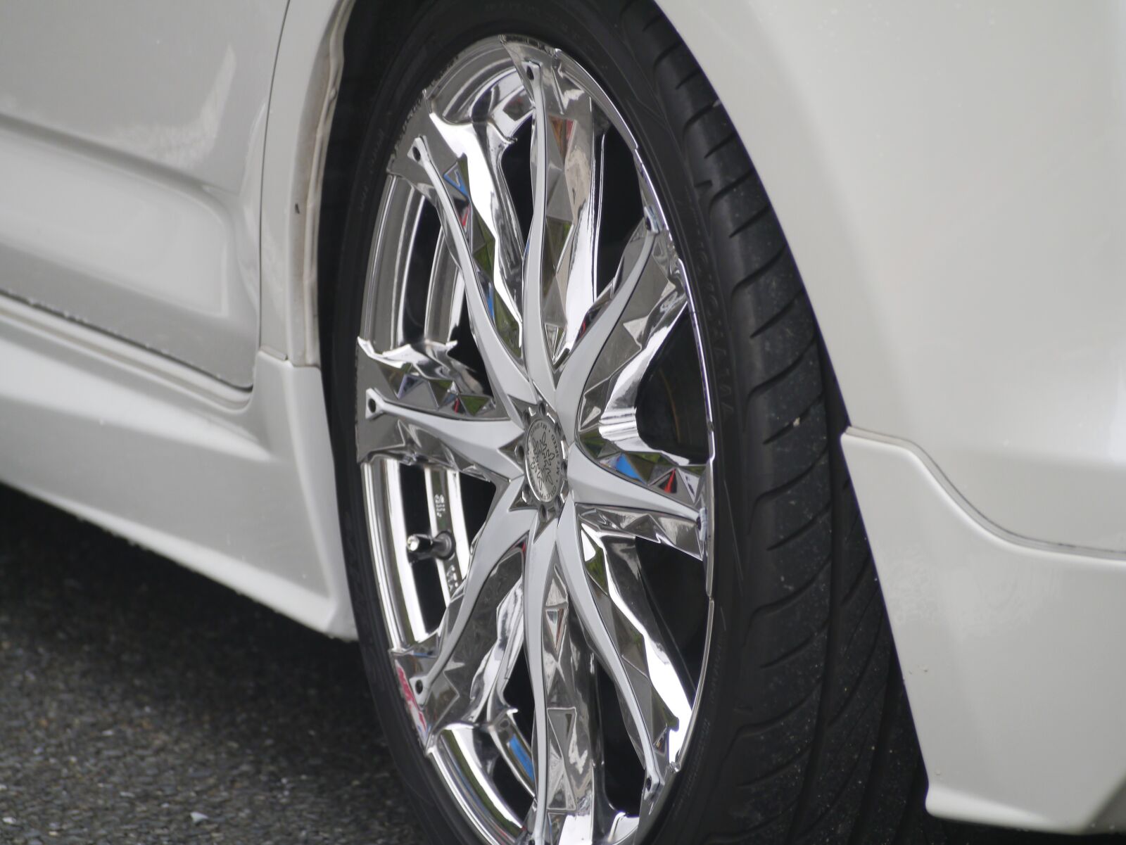 Panasonic Lumix DMC-GX1 sample photo. Car, wheel, radial photography