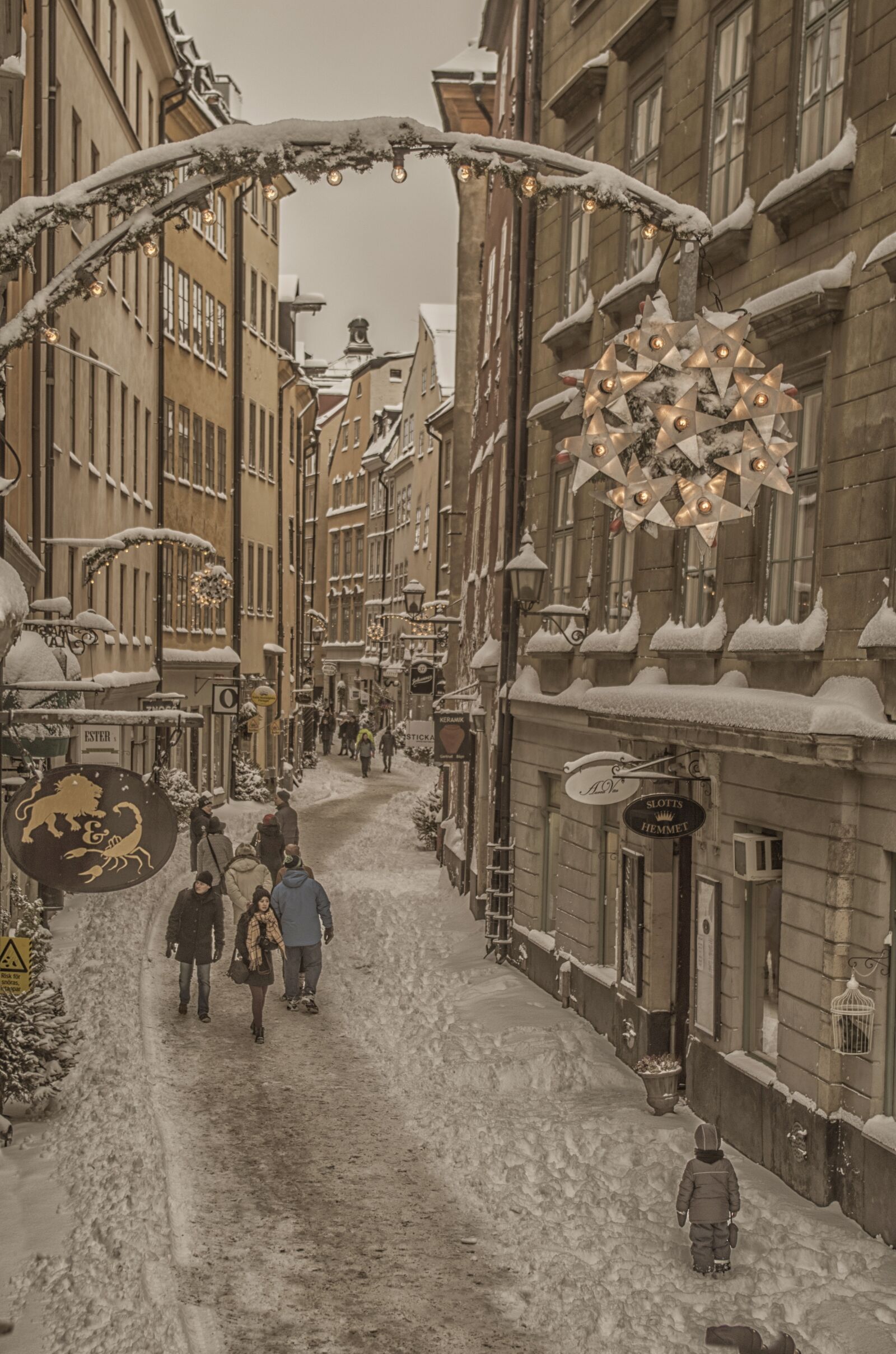 Pentax K-50 sample photo. Stockholm, snow, house photography