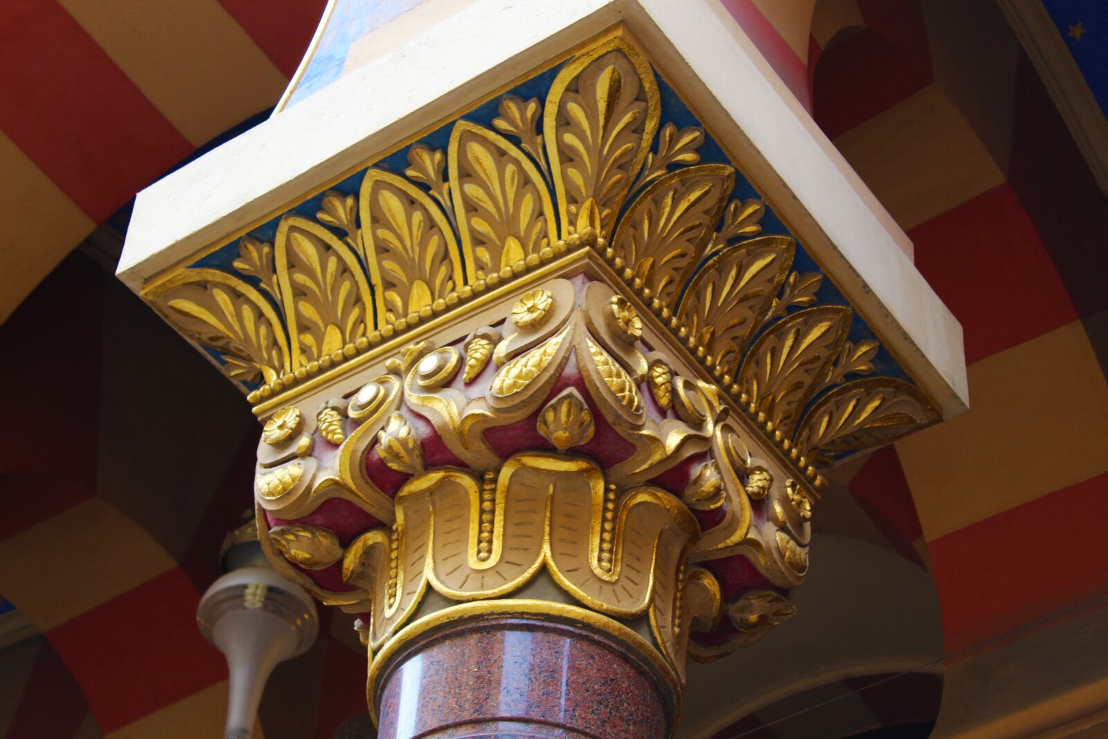 Canon EOS 1300D (EOS Rebel T6 / EOS Kiss X80) sample photo. Prague, synagogue, pillar photography
