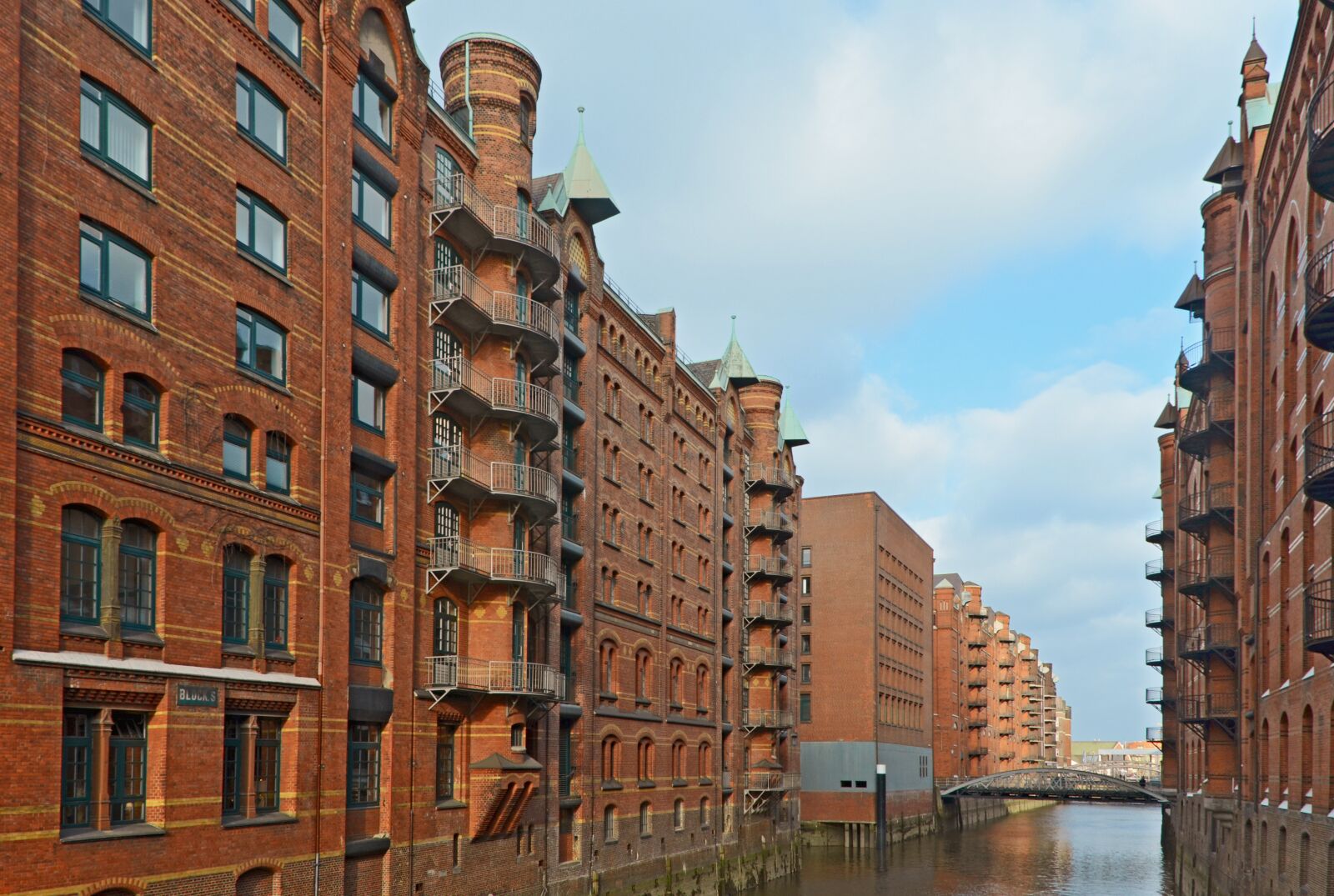 Nikon D5100 sample photo. Hamburg, speicherstadt, brick photography