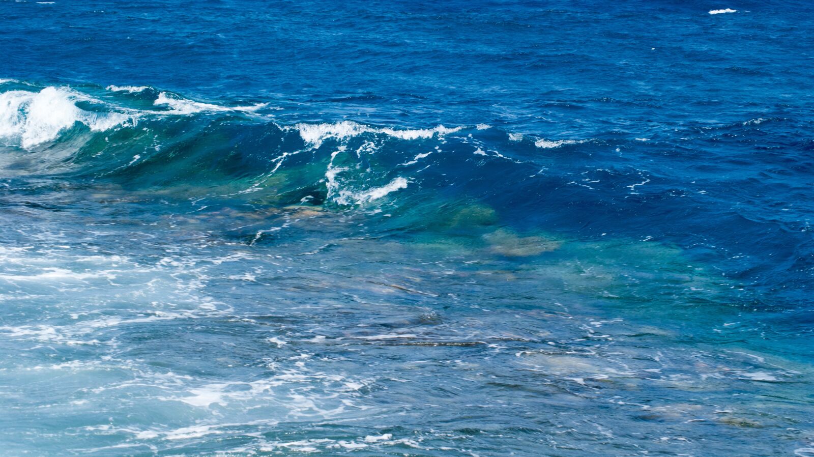 Sony DT 55-200mm F4-5.6 SAM sample photo. The waves, sea, nature photography