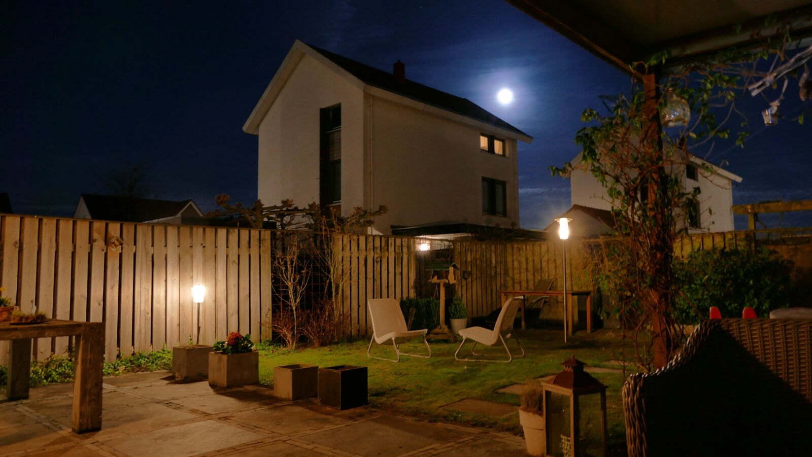 Panasonic Lumix DMC-FZ1000 sample photo. Night, photography, netherlands photography