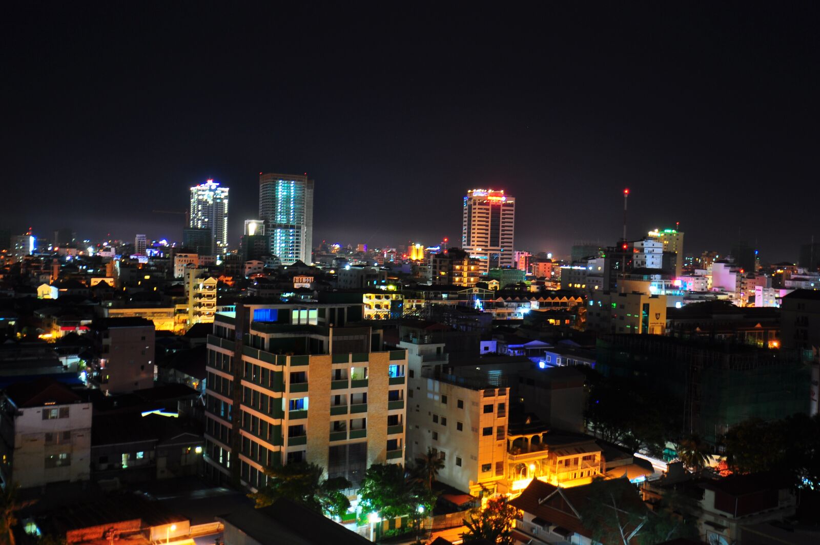 Nikon D90 sample photo. Phnom, penh, night photography