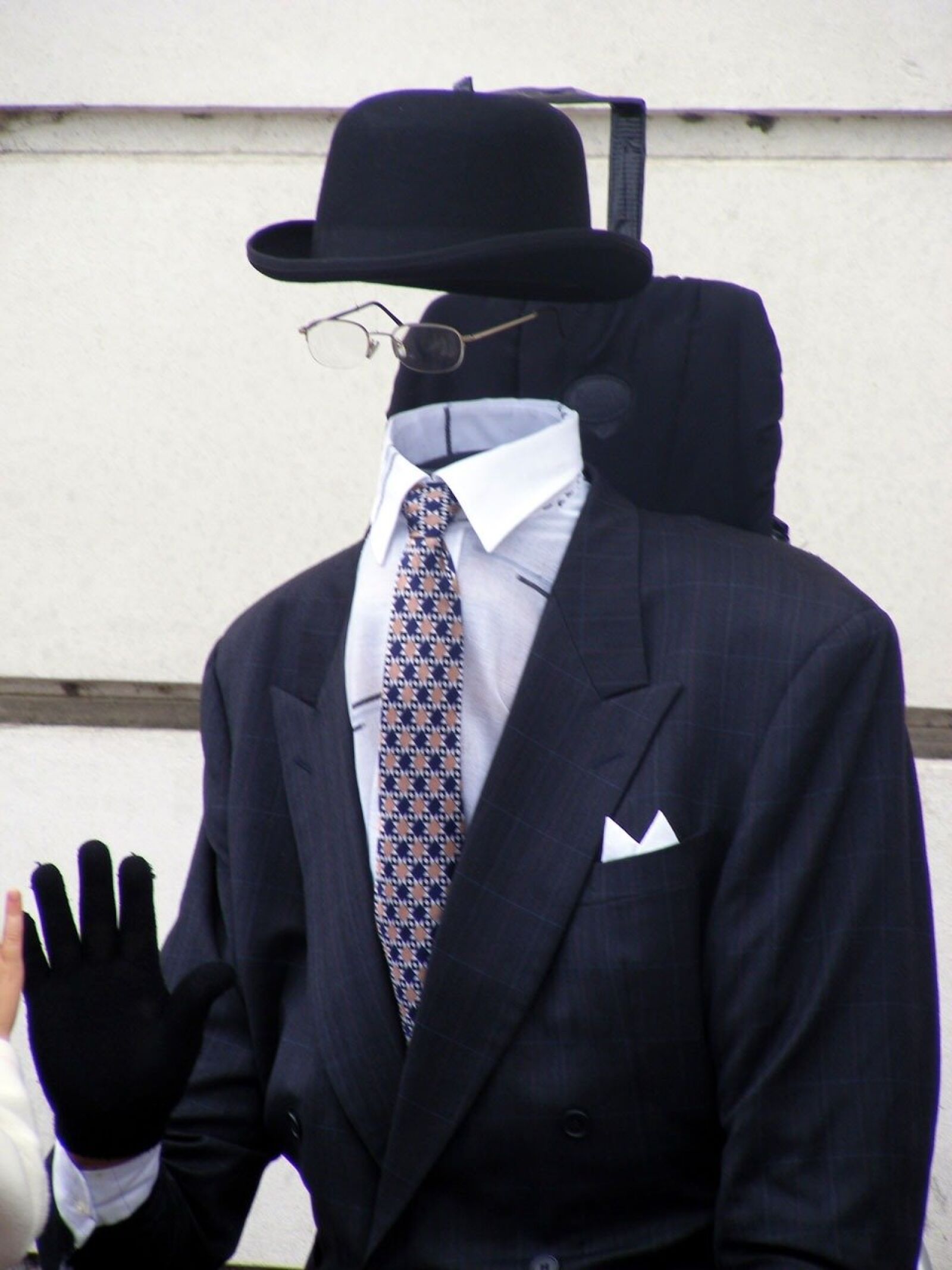 Fujifilm FinePix S5700 S700 sample photo. Invisible, bowler, suit photography