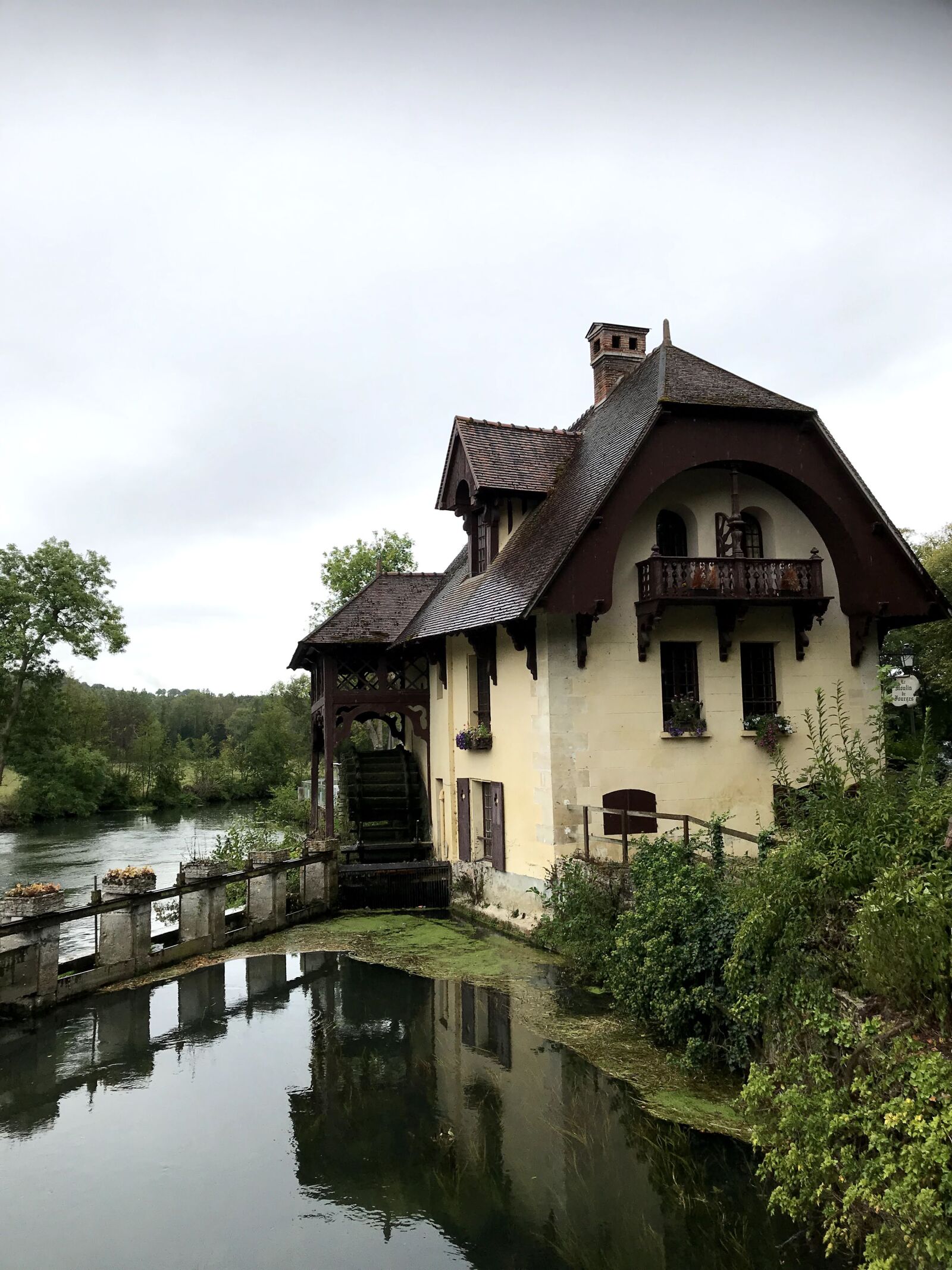 Apple iPhone 7 Plus sample photo. Water, wheel, giverny photography